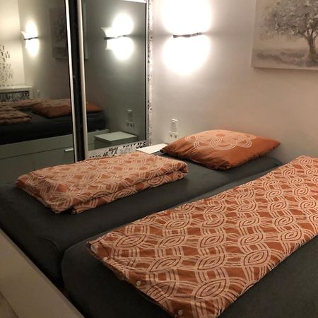 Wunderschoenes 2 Zimmer Apartment Zentrum Goldstadt Pforzheim Bagian luar foto