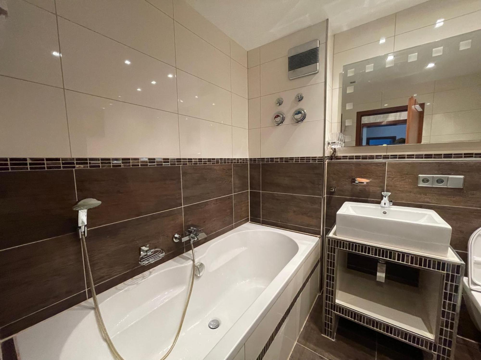 Wunderschoenes 2 Zimmer Apartment Zentrum Goldstadt Pforzheim Bagian luar foto